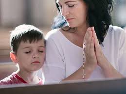 child and mom praying